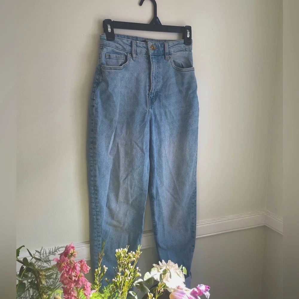Divided H&M Jeans US 4 Women’s Mom Jeans High Rise Comfy Soft Pants - Picture 4 of 4